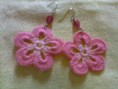 /products/brincos-em-forma-de-flor-em-rosa/